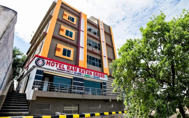 Hotel Ram Ratan Grand by OYO Rooms