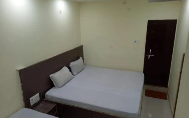 Goroomgo swastik Guest House Varanasi