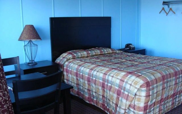 Seven Seas Inn & Suites