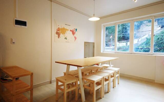 Flat Guest House - Hostel