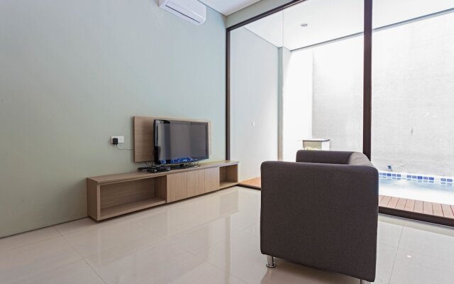 RedDoorz near Lippo Village