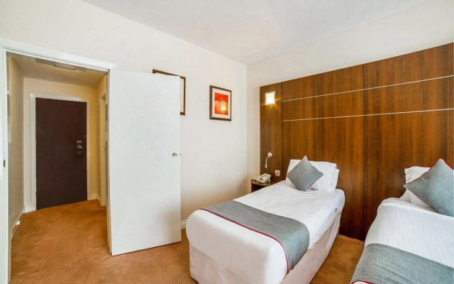 OYO The Bridge House Hotel