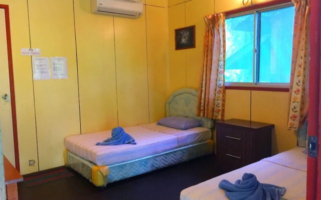 Sukau Backpackers B&B