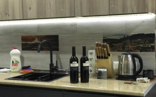 Luxury 4-Bedroom Apartment In The Center