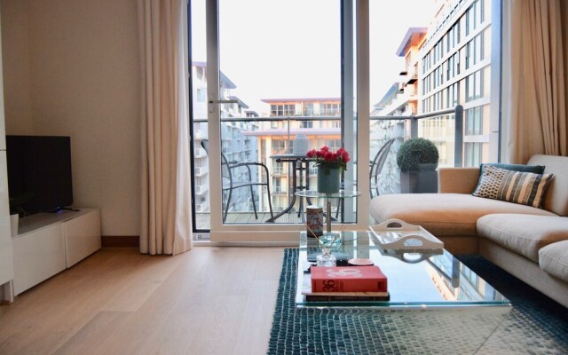 Bright 1 Bedroom Apartment With River Views