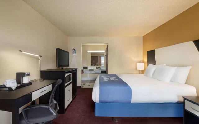 Days Inn by Wyndham Bend