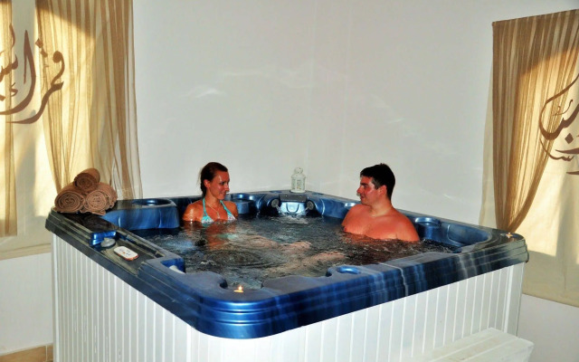 Rohanou Beach Resort