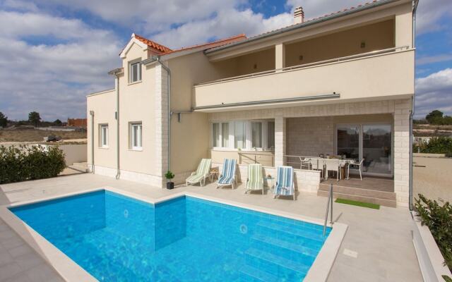 Spacious Villa in Vodice With Pool