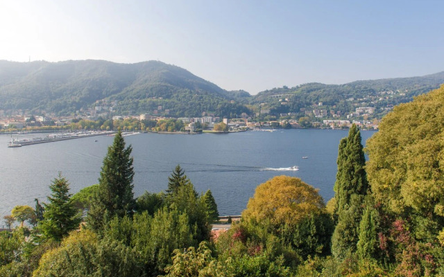 Lo Specchio del Lago