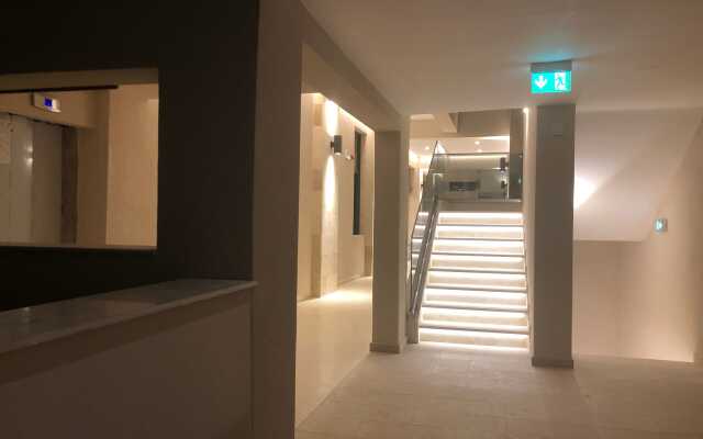Mirror Hotel