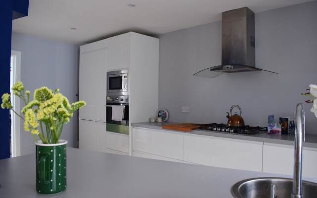 2 Bedroom Modern Family Home
