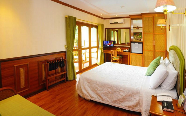 Red Coconut Beach Hotel