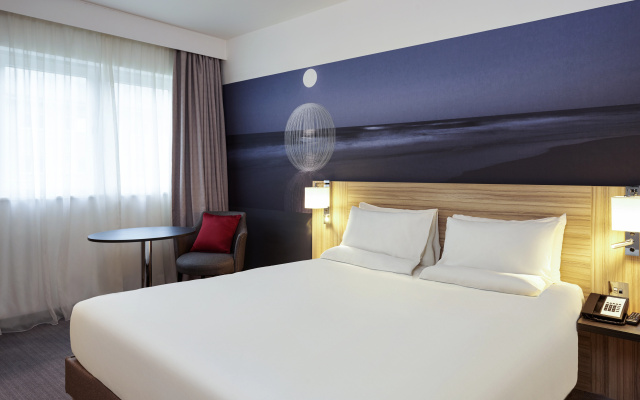 Novotel London Stansted Airport - Image 3