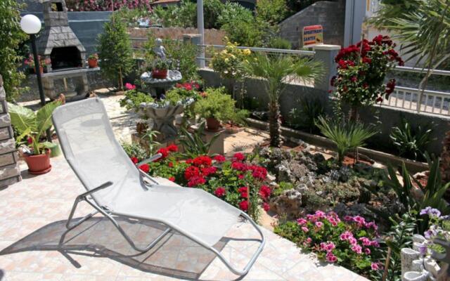Apartment with a balcony and sea view - santek - AE1097