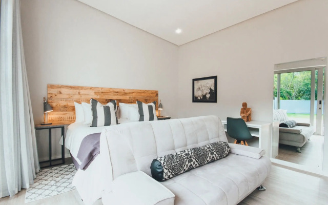 A Riverbed Guesthouse