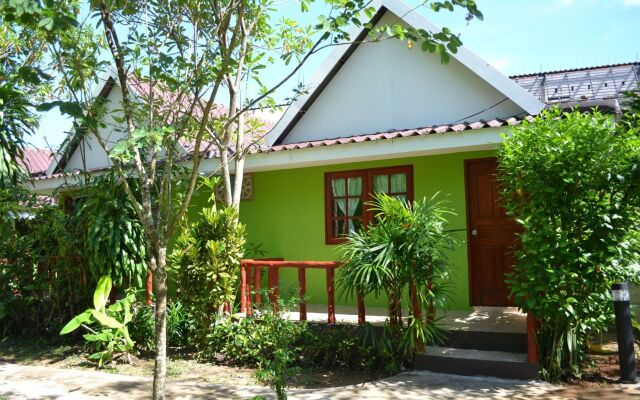 Khaolak C-nior Bungalows