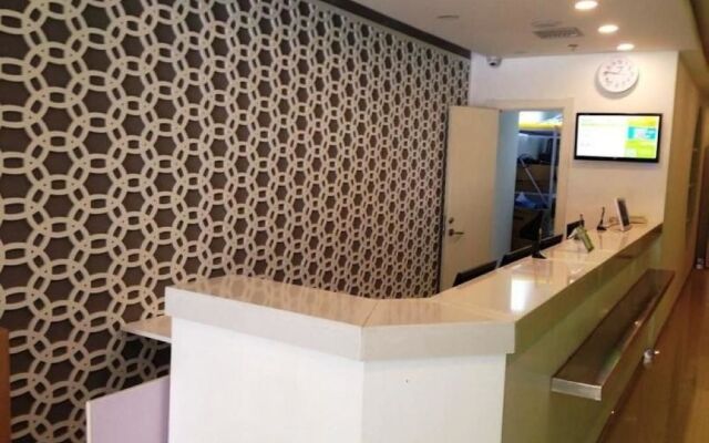 Haiyou Hotel (Xi'an Taibai South Road Metro Station)