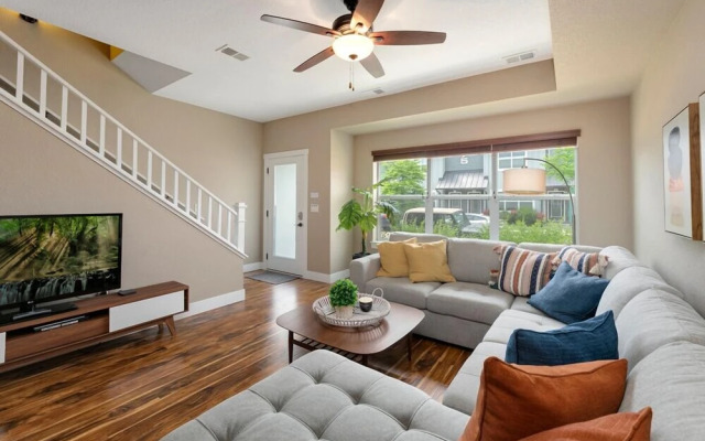 Amazing Urban Townhome Near Breweries & River!