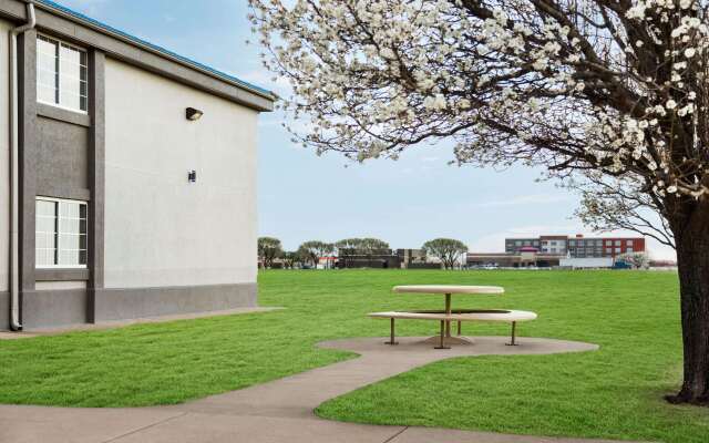 Baymont by Wyndham Blackwell I-35