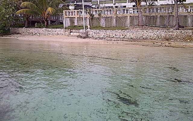 Cariblue Beach Hotel And Scuba Diving Resort