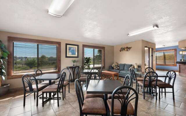 Days Inn by Wyndham Newton