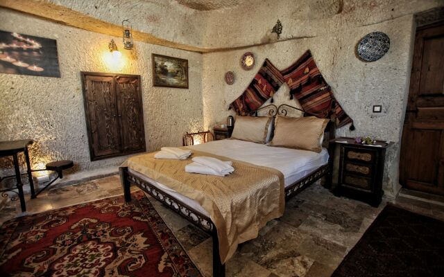 Emit Cave Hotel