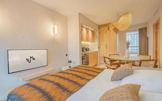 Yuna Porte Maillot - ApartHotel