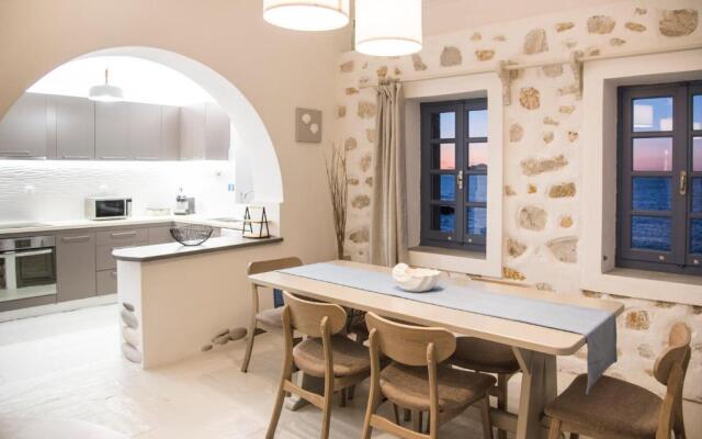 SALTY 2 Brand New 1 BD apartment in the heart of Naousa