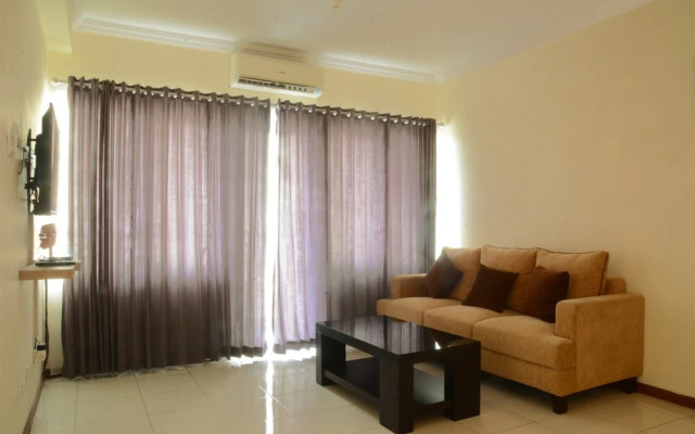 Luxury Design Grand Palace Kemayoran Apartment With Private Bathtub