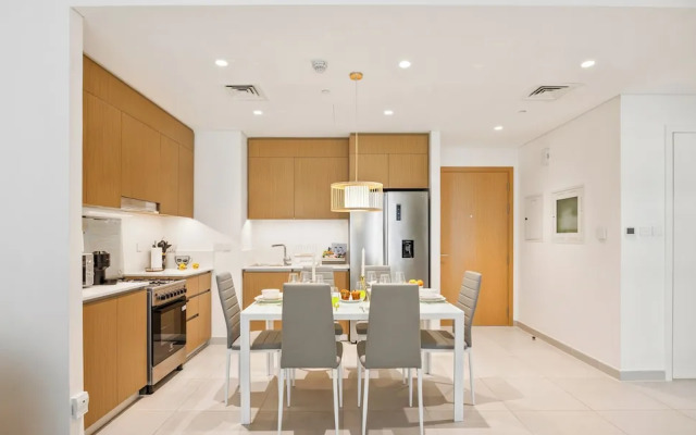 Beachside 2BR W Pool Gym Lagoon Access