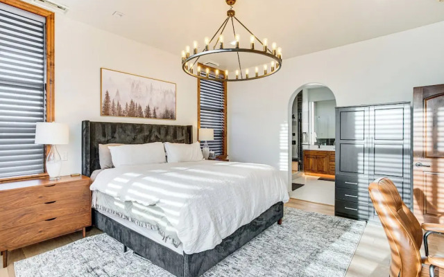 Mountain-view Condo in the Heart of Edwards!