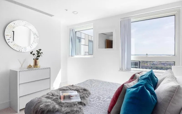 Lincoln Plaza Studio Apartments