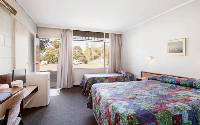 Parkway Hotel