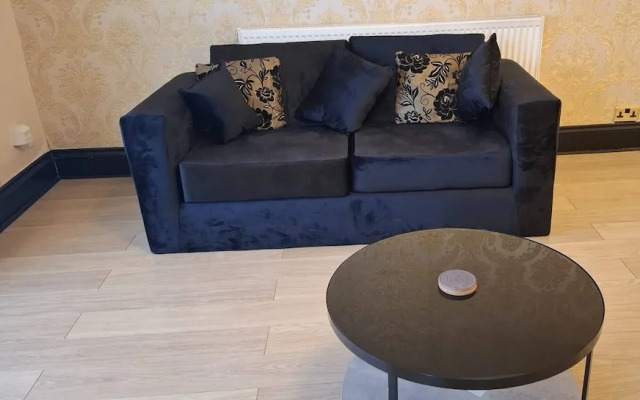 Spacious 3 Bed 2 Baths Free Wifi Central Location