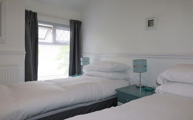 Shoreline Hotel