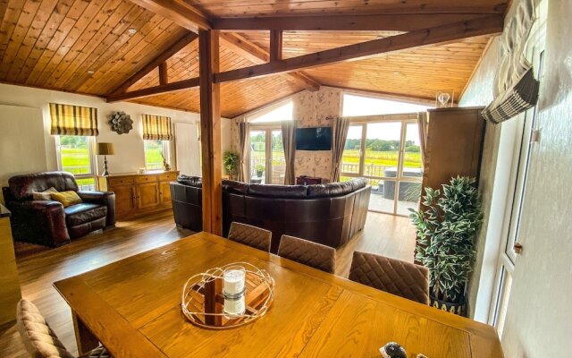 Immaculate 3-bedroom Private Lodge Near York