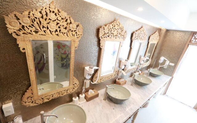 Mariya Lady Hostel At Suvarnabhumi Airport - Female Only