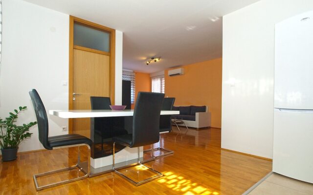 Apartment 1920