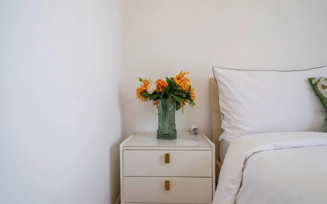 Tyms 4BR 2BA Apt Novel Garden