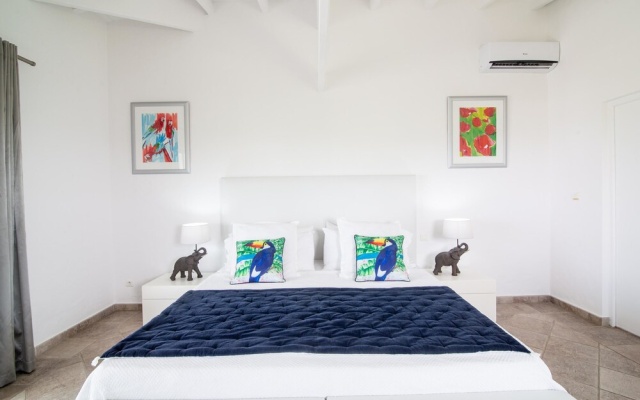 Exclusive Terres Basses Location, Full AC, Salt Water Pool, Wifi, Short Drive to the Beach! — фото 3