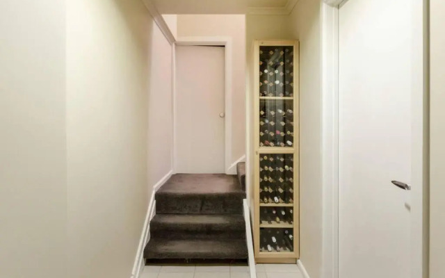 Upstairs Studio Apartment with street access