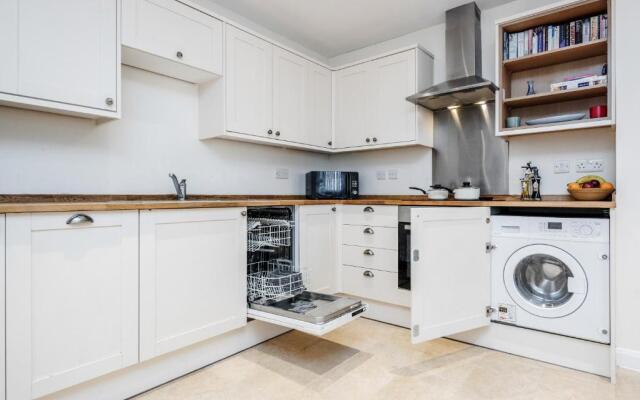 REAL - Queens Apartments F1