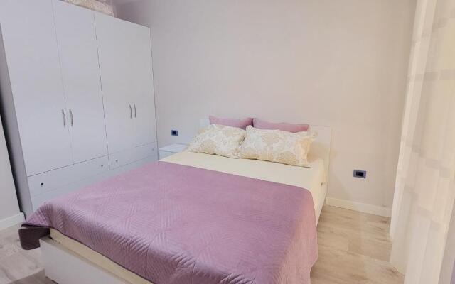 Green Studio Apartment