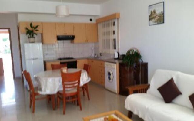 Pari Holiday Apartments