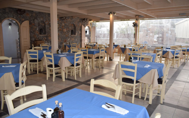 Matina Pefkos ApartHotel