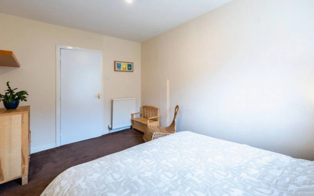 Roseangle - Spacious Family Apartment With South Facing Garden