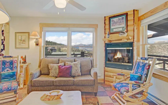 Ptarmigan Mountain 202 3 Bedroom Condo by RedAwning