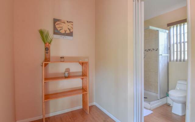 Tramonto ROJO Santa Teresa Guest House