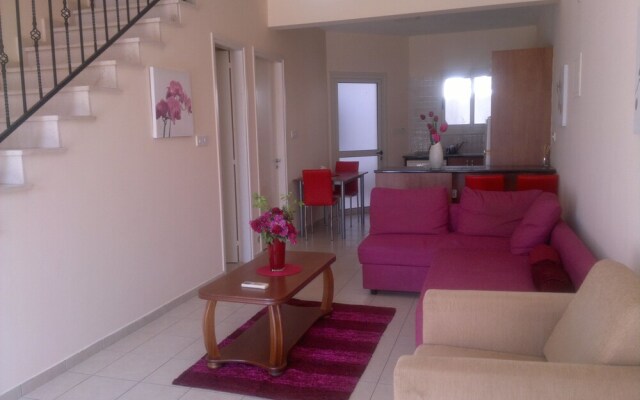 Nina's House Limassol Star