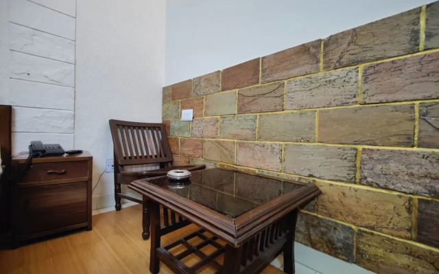 Harish Guest House -Railway Station Road